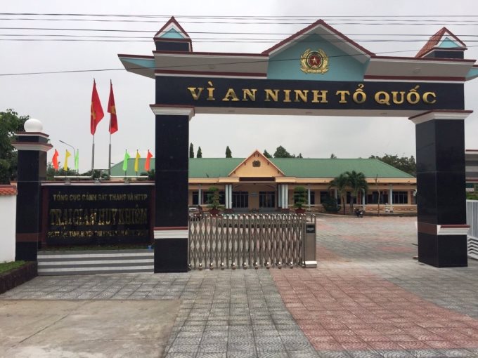 Cổng Xếp Tự Động Bình Thuận - Trại giam Huy Khiêm