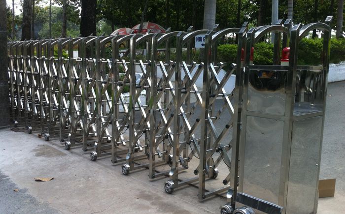 Cong Xep Inox MS 10 - Thi công Cửa cổng xếp tại Long An
