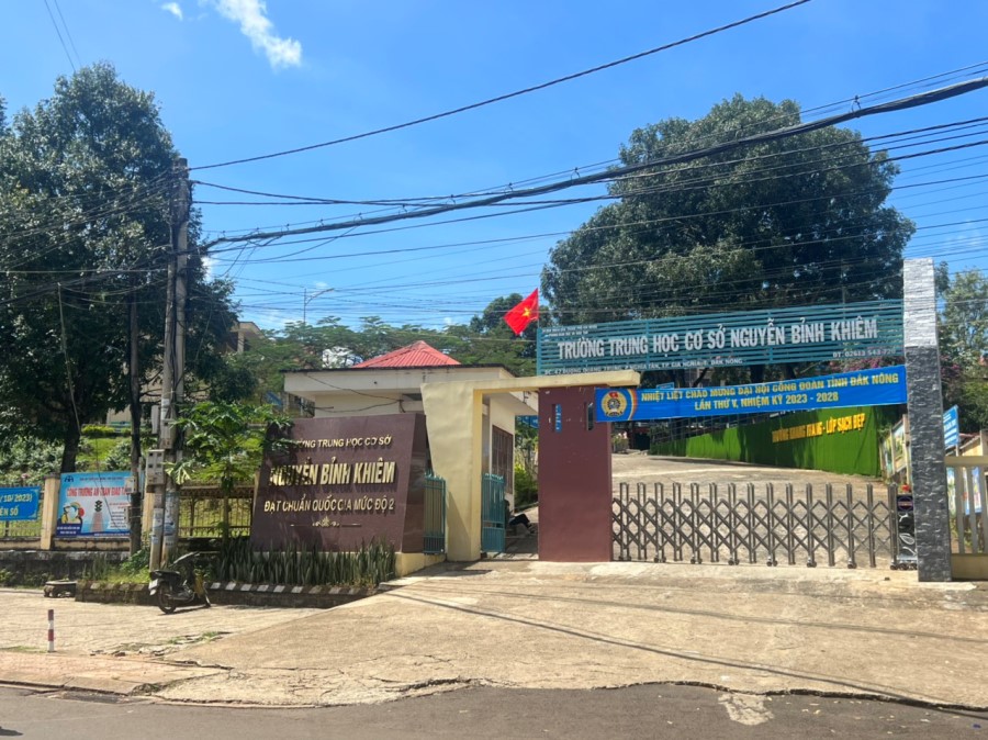 Cổng Xếp Đak Nông - Trường THCS Nguyễn Bỉnh Khiêm (1)