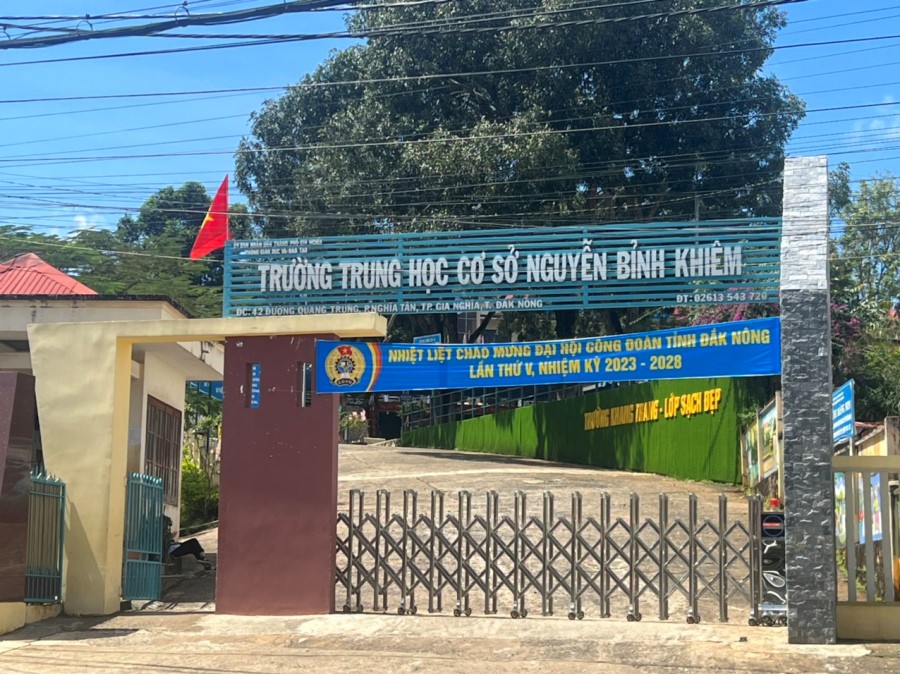 Cổng Xếp Đak Nông - Trường THCS Nguyễn Bỉnh Khiêm (1)